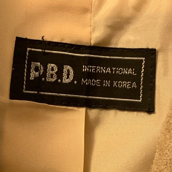 P.B.D. Suede jacket with belt in excellent Condition Tan color - Picture 2 of 8